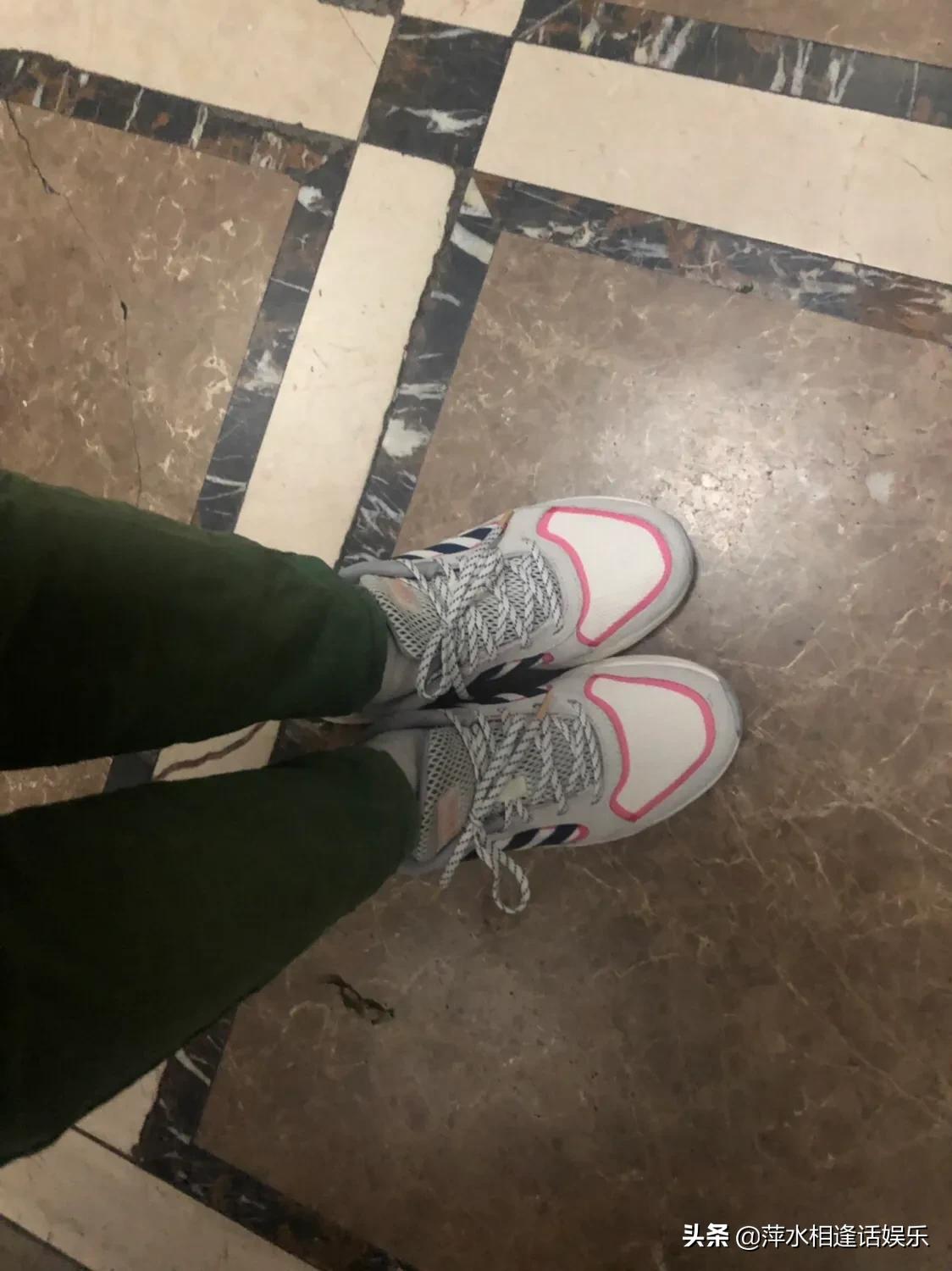 鞋子挤脚教你一招,鞋子挤脚怎么办教学视频