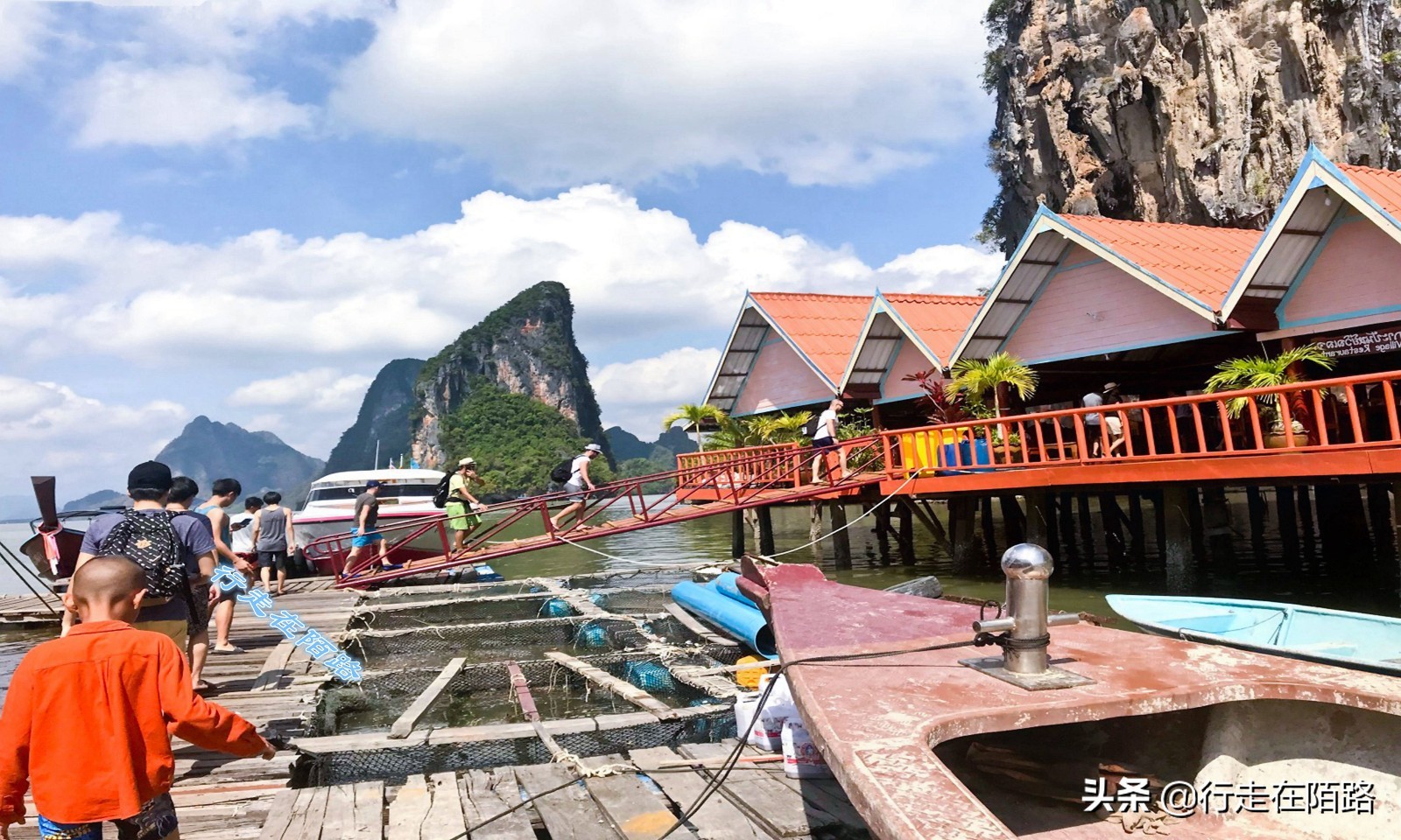 泰国唯一的回民村：房子踩高跷、足球水上踢，饭菜最难吃