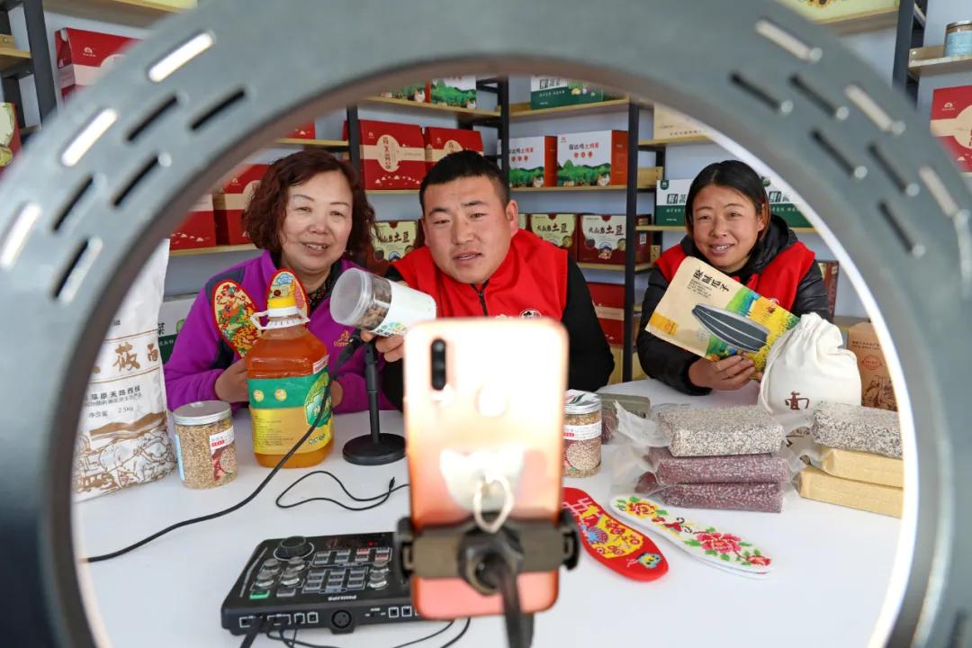 农民主播团怎么来的,农民主播团的最新消息