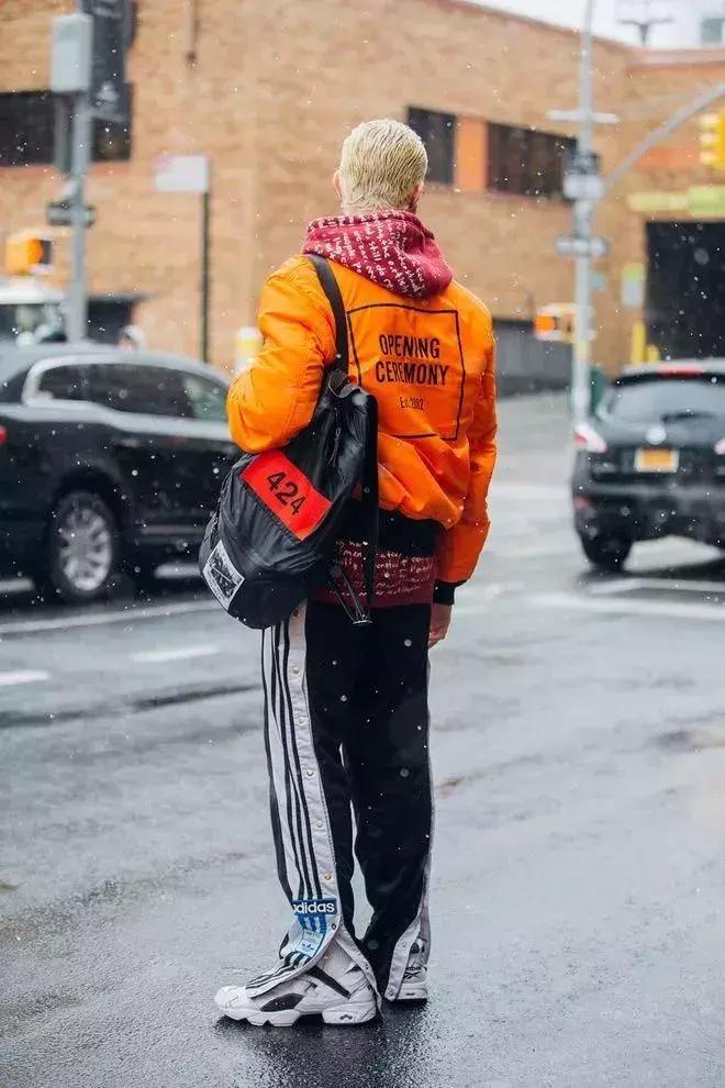 潮爆了｜冬天羽绒服穿腻了，可以试试这种复古运动风