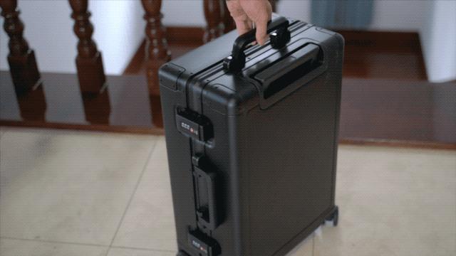 地平线8铝镁合金拉杆箱,地平线拉杆箱和elle拉杆箱哪个好