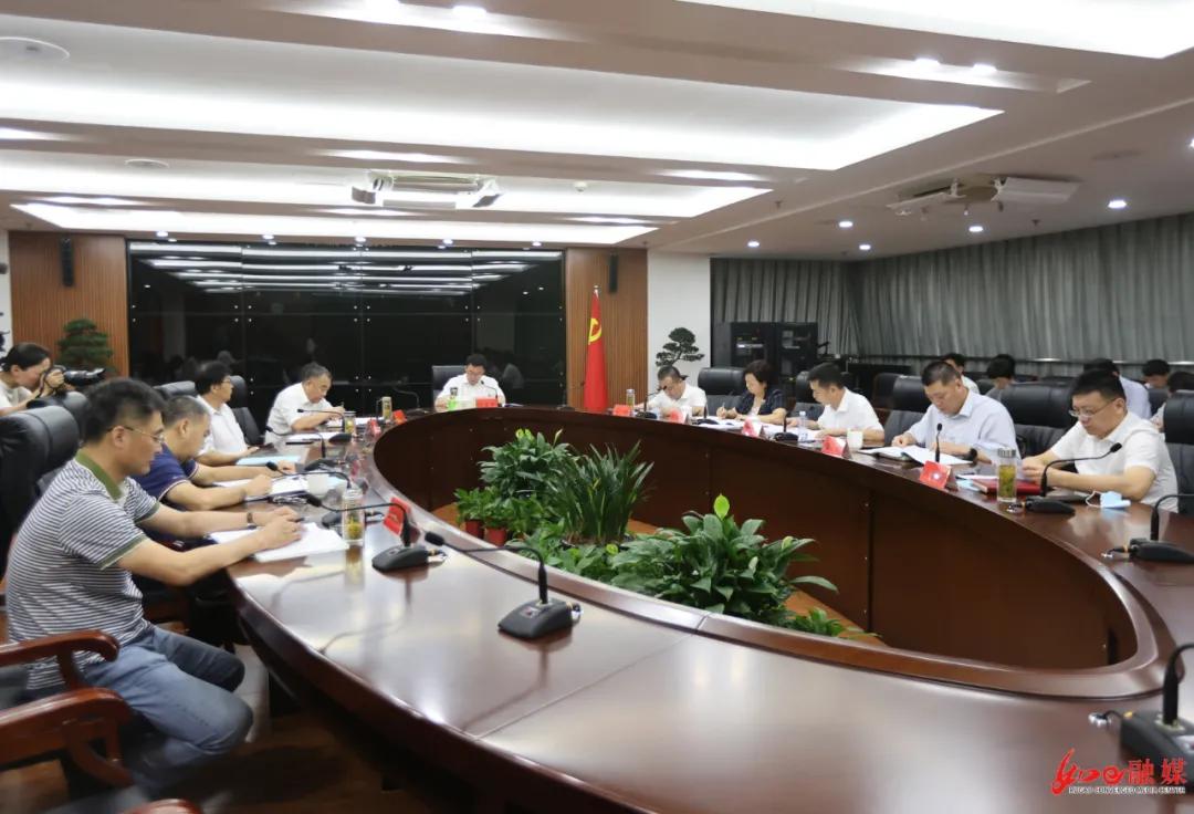 何益军如皋新闻,教育局领导教师节走访慰问