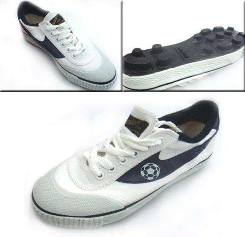 小时候的足球鞋,小时候的足球训练专用鞋