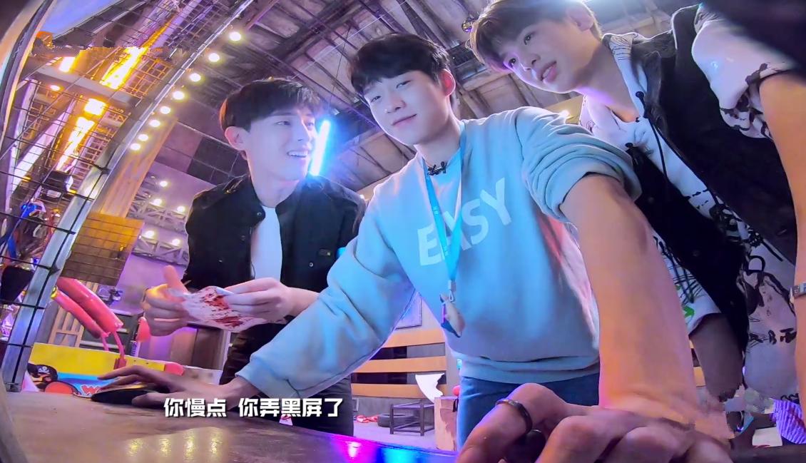 密室大逃脱黄明昊真的聪明吗,密室大逃脱何炅黄明昊张国伟演戏