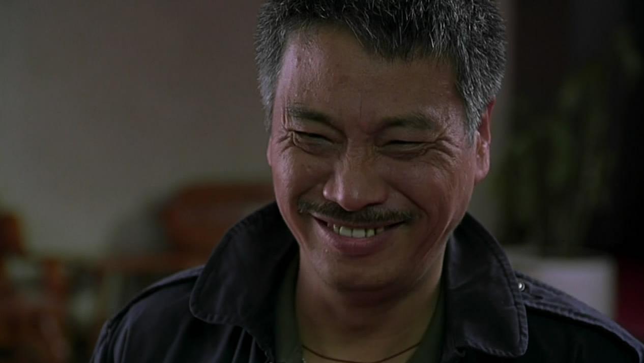 周星驰黄一飞表演节目,周星驰和黄一飞被酒瓶砸的视频