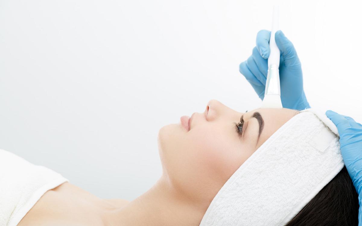 最火爆的换脸*法大**「刷酸」是换脸还是烂脸？