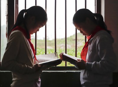 孩子冷漠与家长不亲？可能与他们的留守有关，试试以下三种方法