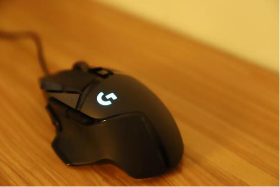 罗技6930电竞耳机,罗技g系列打游戏鼠标哪个好用