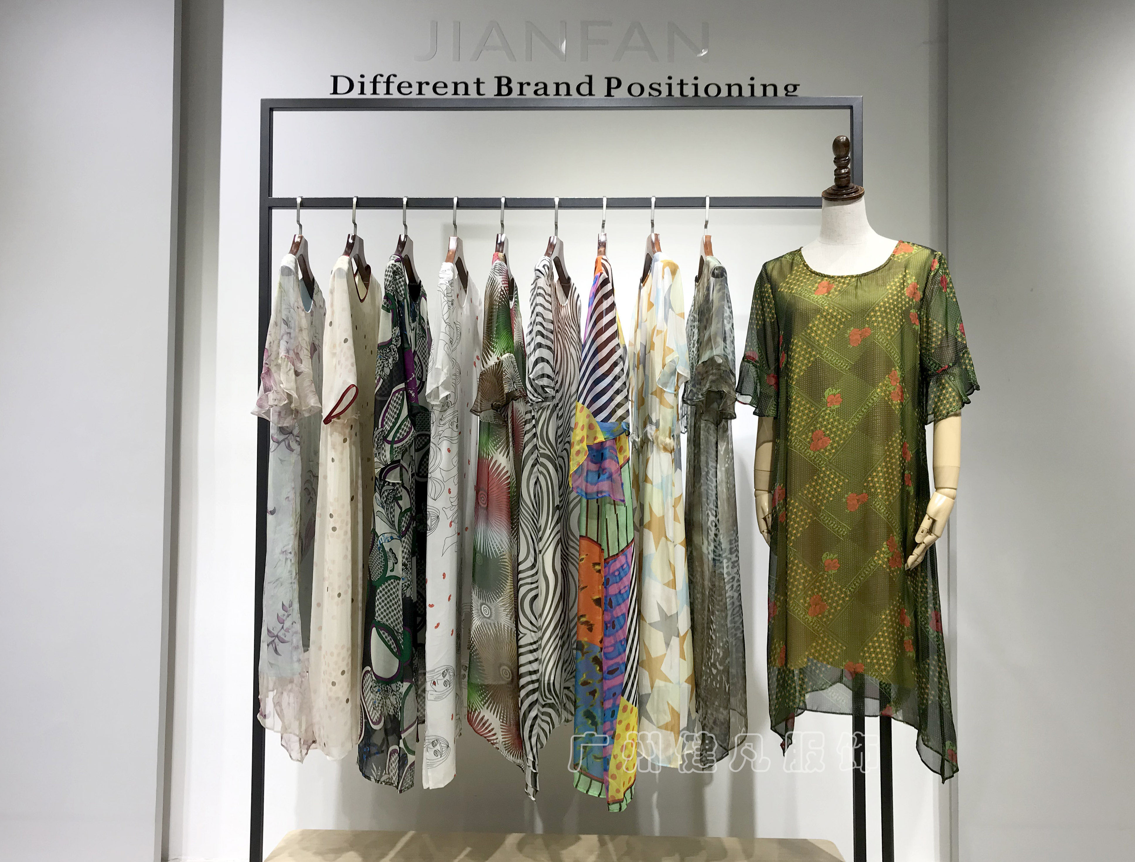 批发真丝连衣裙厂家直播,厂家直销批发真丝连衣裙