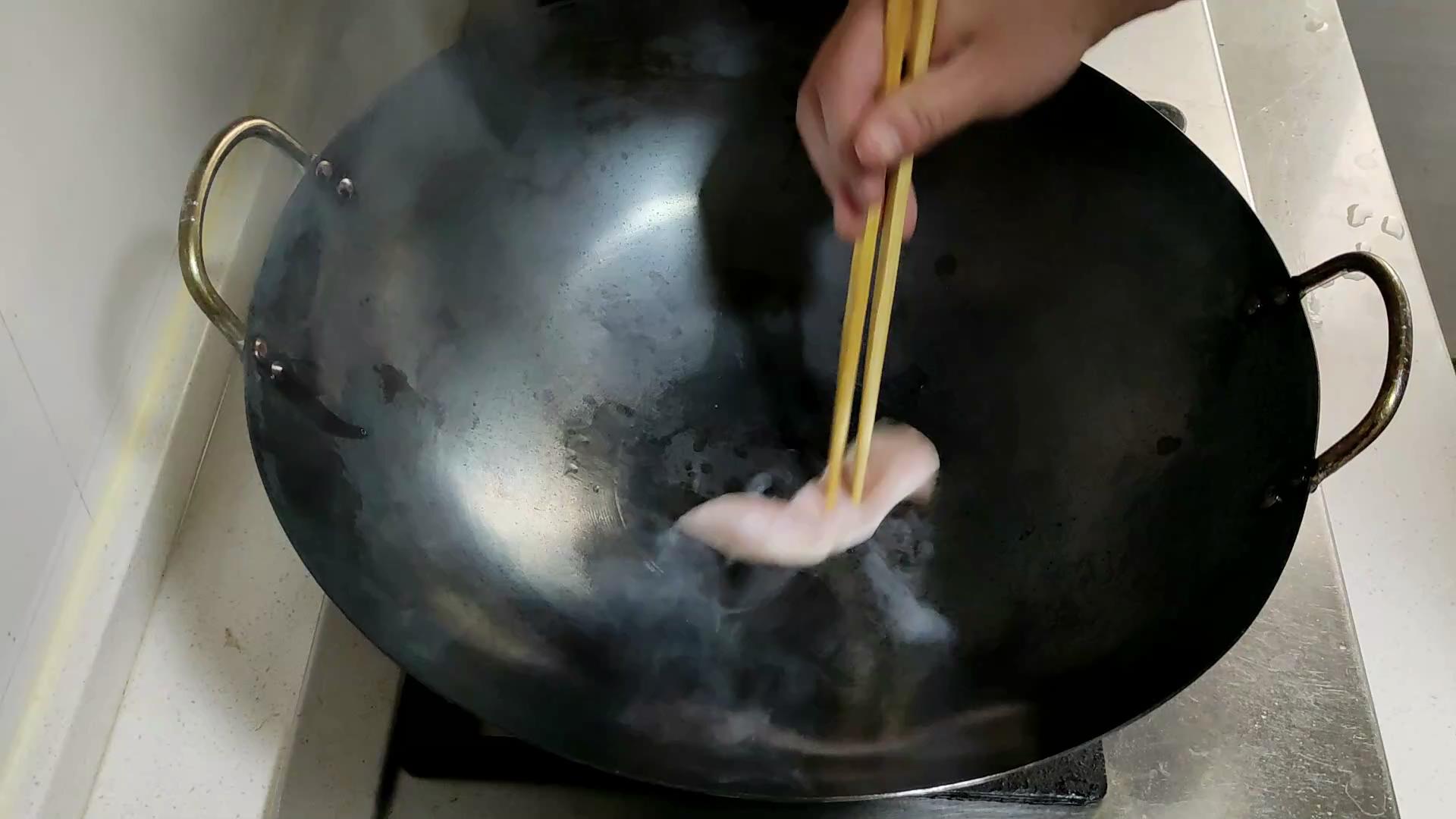 有不粘涂层的铁锅要不要开锅,旧铁锅开锅正确方法不粘锅