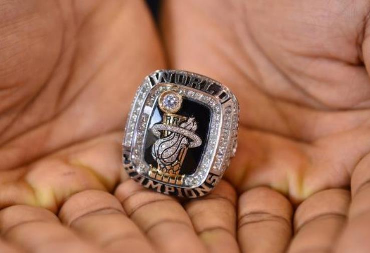 勇士22年总冠军戒指细节,勇士队发总冠军戒指