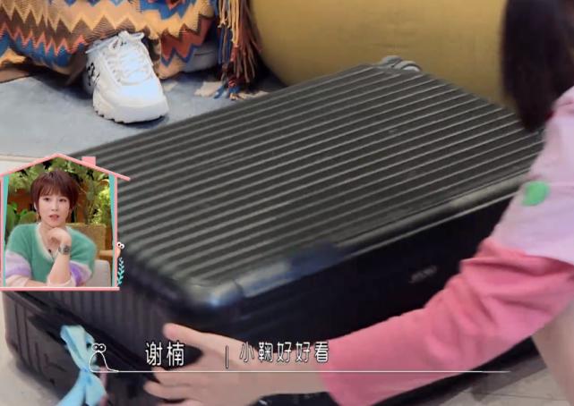 鞠婧祎给闺蜜送什么礼物,闺蜜送给鞠婧祎什么生日礼物