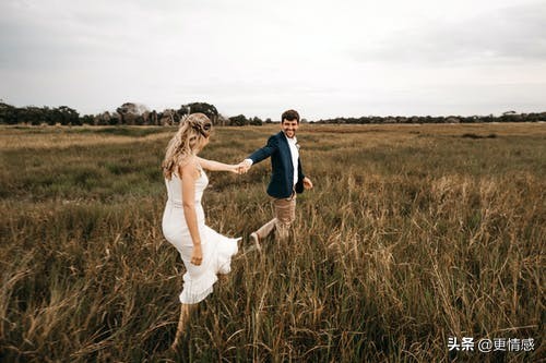 当一个女人称呼自己老公为老公时,女人把你当老公了会有这七种表现