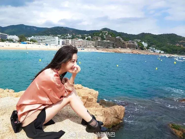 让杨幂热巴都爱不释手的白毛衣,迪丽热巴杨幂同款单品