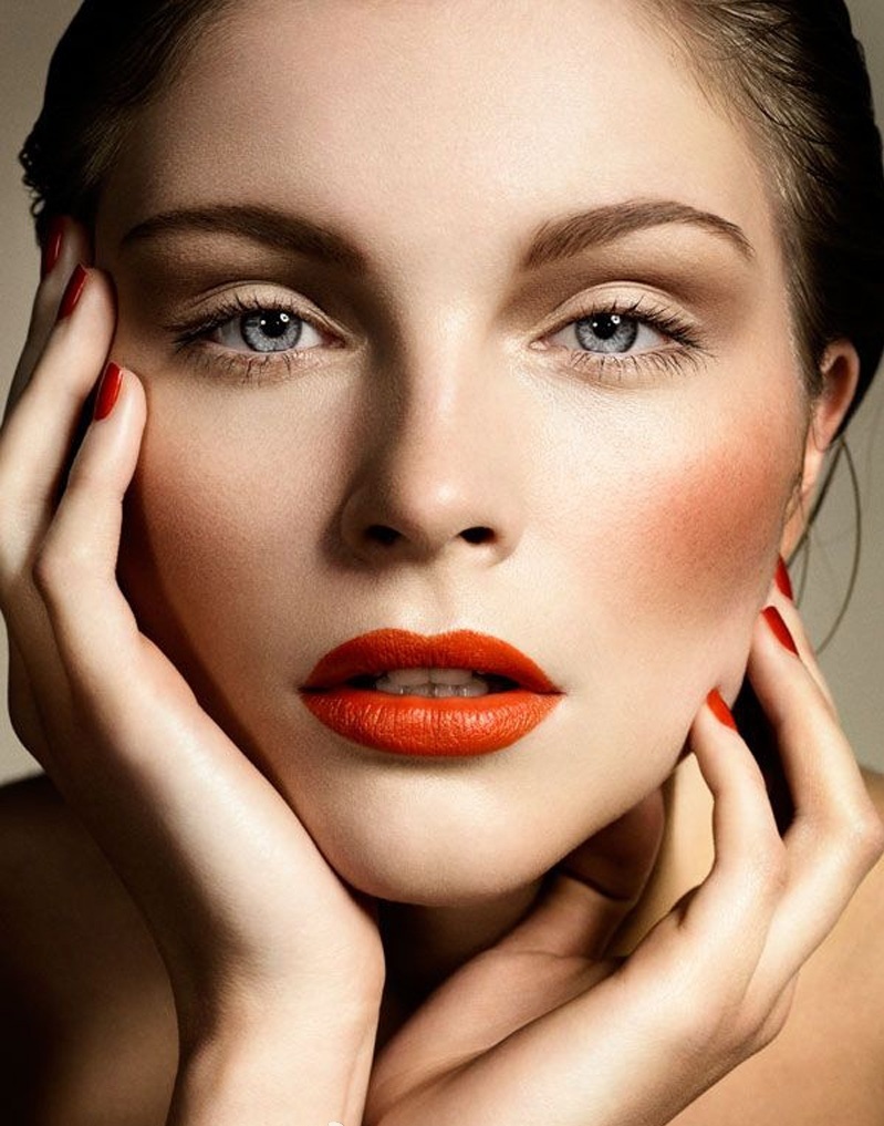 你可以没有爱情但不可以没有面包,可以没有爱情不能没有口红和香水