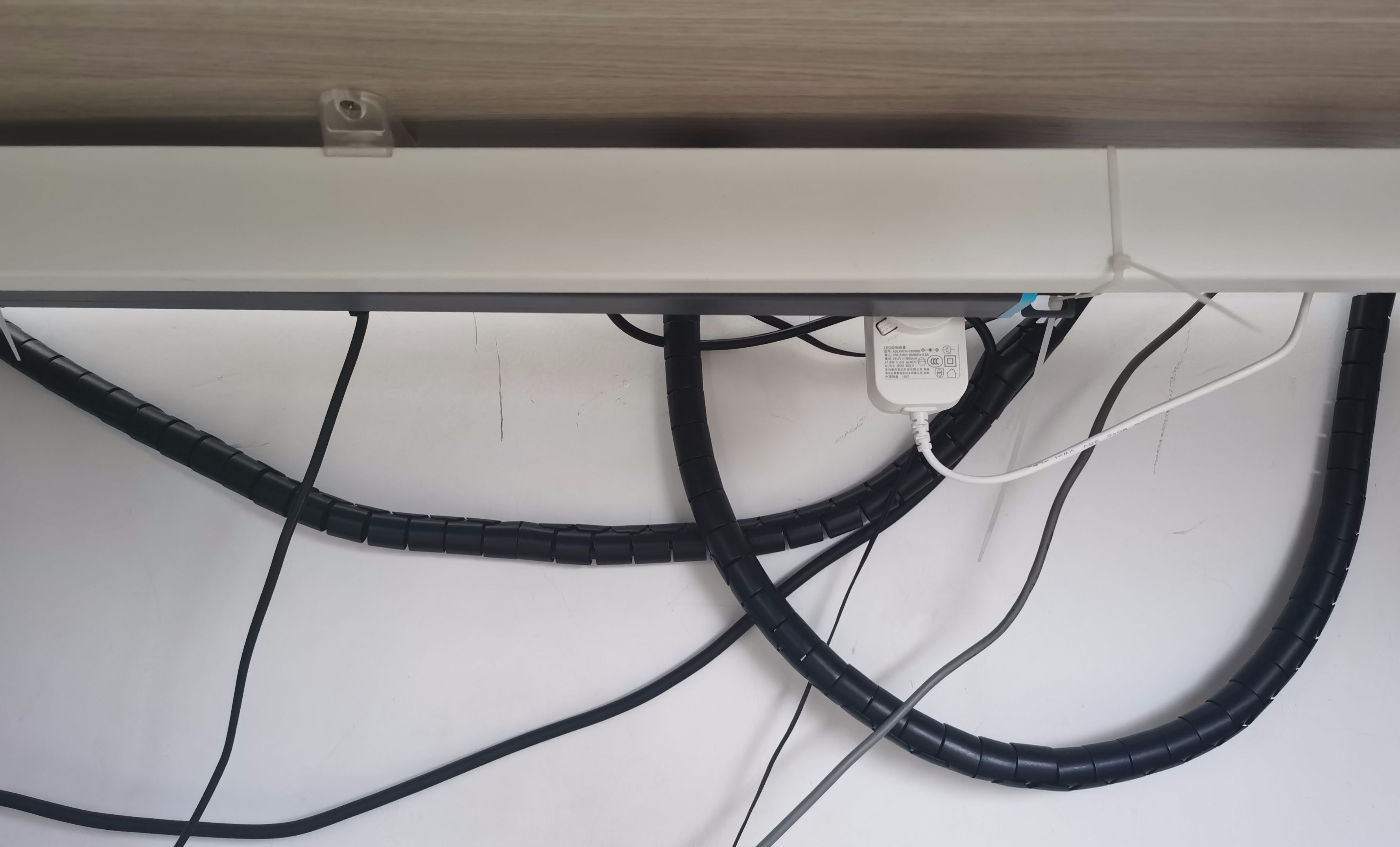 没有灯光的墙面,没有灯光没有灵魂