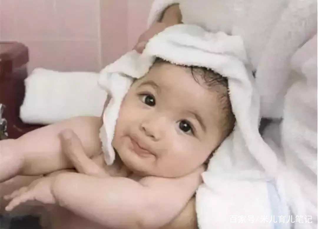 又一个1岁大的宝宝眼睛失明，年轻父母们都长点心