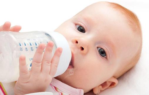 宝宝在哪种情况下必须换奶粉,宝宝在什么情况下需要转奶
