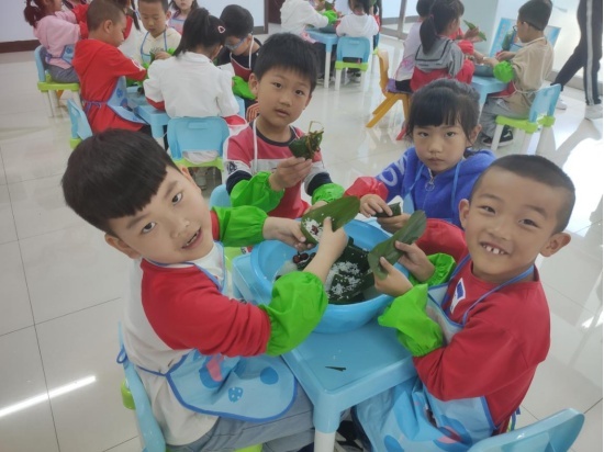 滦平县中兴路街道各社区开展丰富多彩的端午主题活动