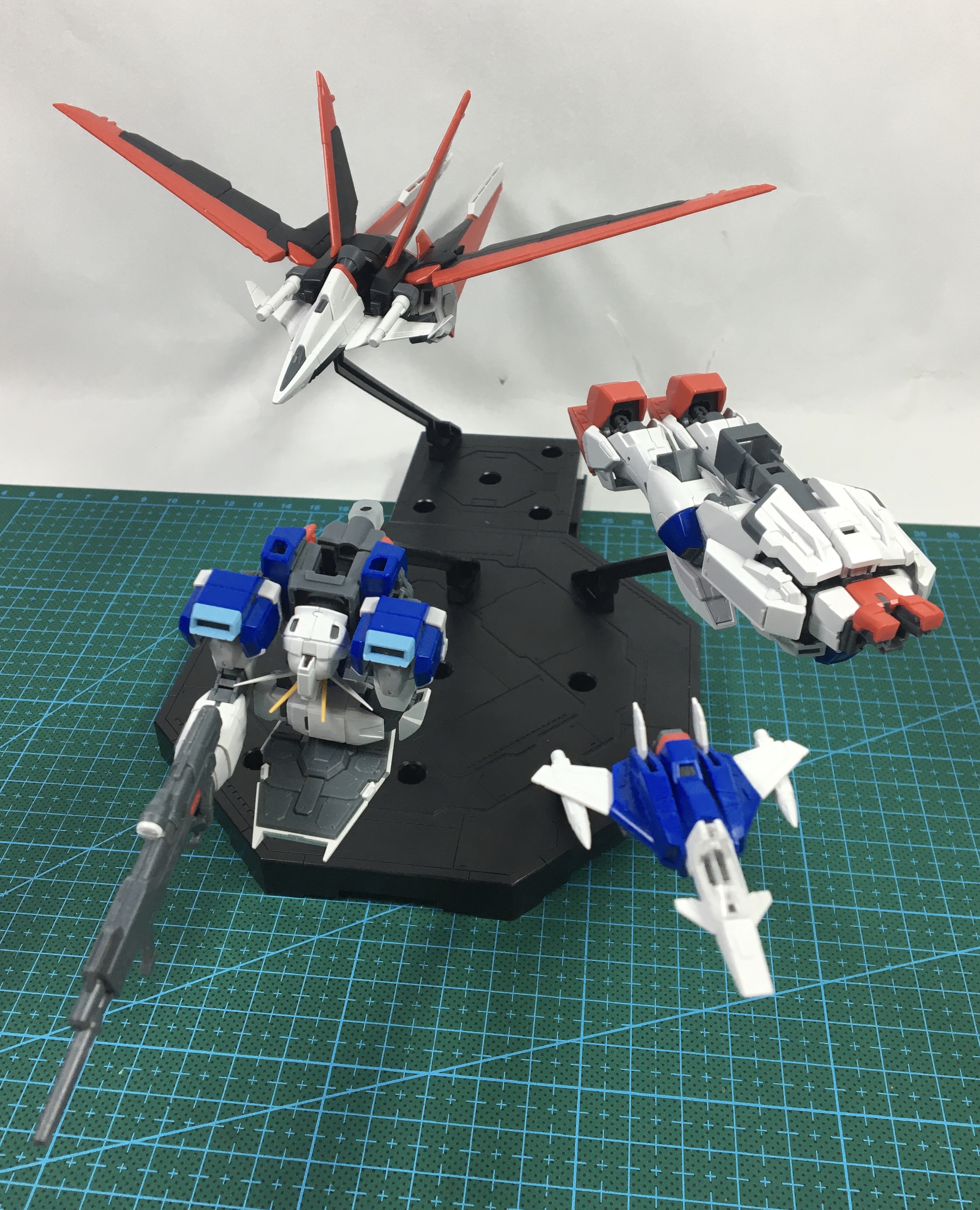 万代rg报丧女妖模型测评,万代rg空装脉冲高达测评