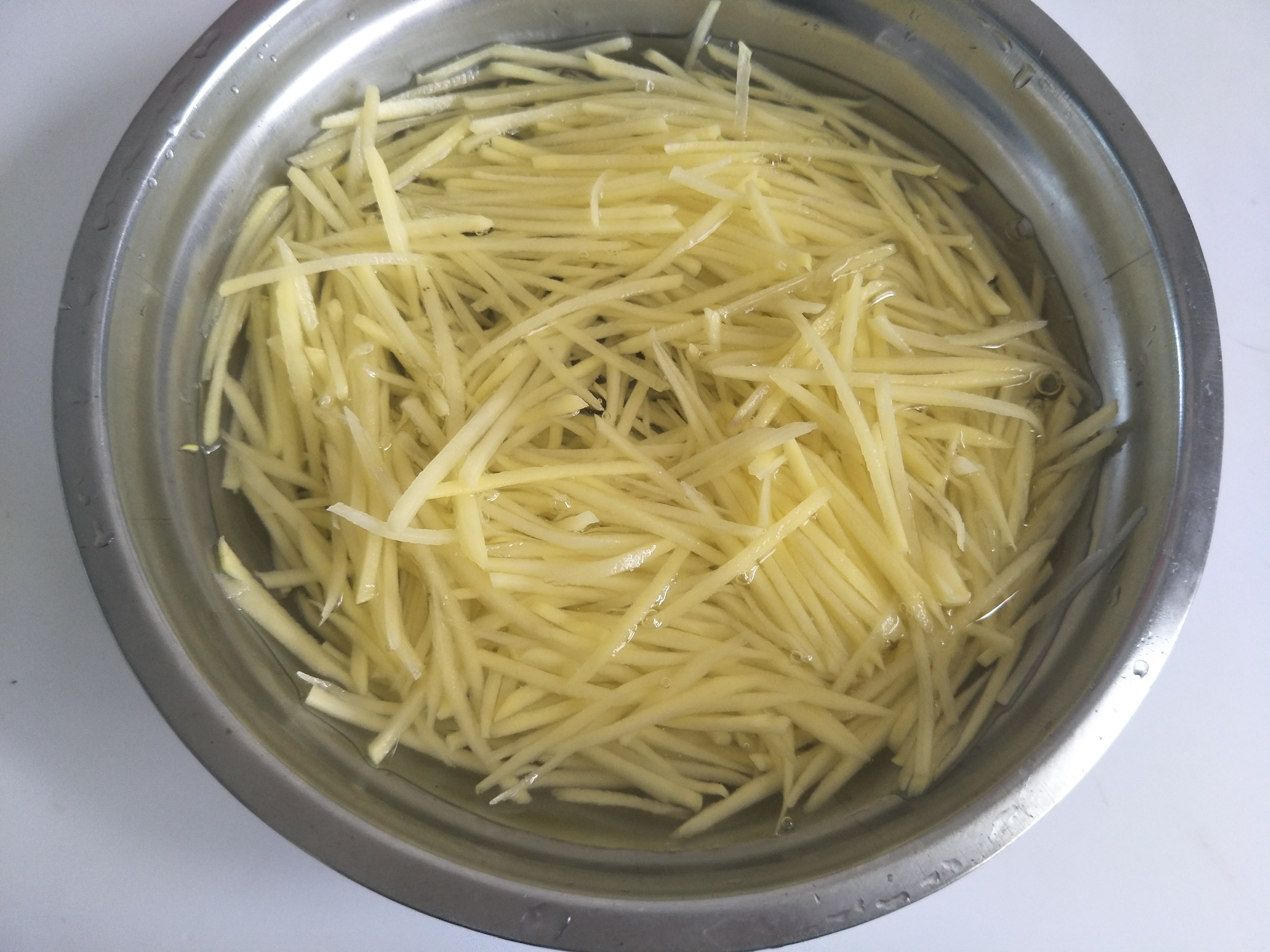 炒土豆丝为什么要放醋才脆,炒土豆丝怎么放盐