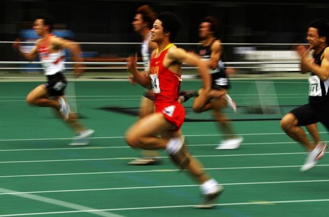 9.98秒，苏炳添打破亚洲百米赛纪录，创造黄种人的神话，一战封神