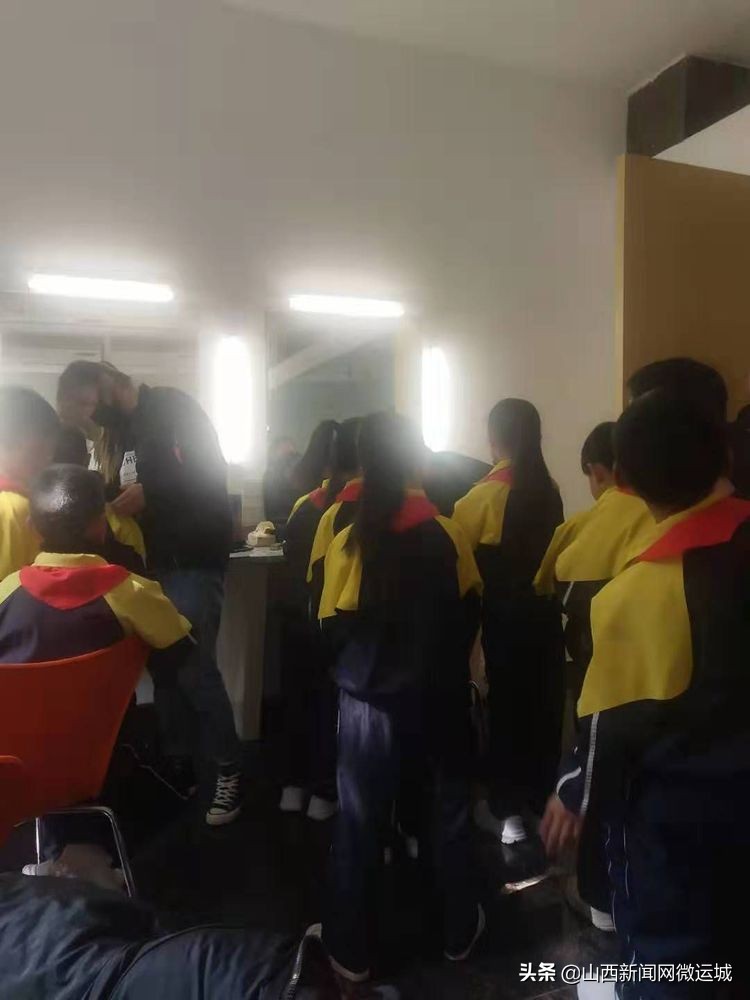 今日西关学子赴京展风采昔日临猗知青车站献爱心