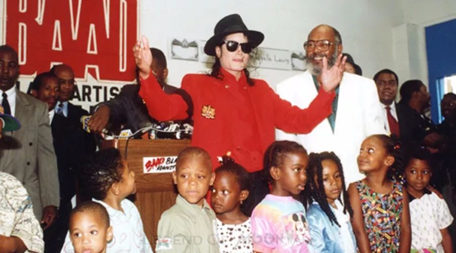 迈克尔杰克逊走在乡间,迈克尔杰克逊太空漫步者影片