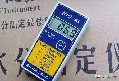 家里地板拱起是怎么回事,瓷砖地板冬天拱起来怎么办