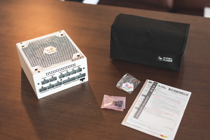 圣诞节前装一台白色雪花主机