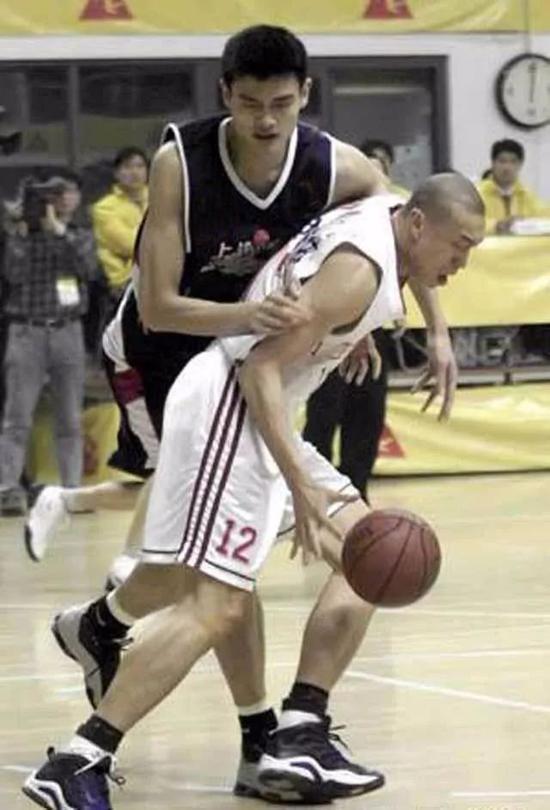 历史第一大前锋是谁,历史第一大前锋为何排不了前五