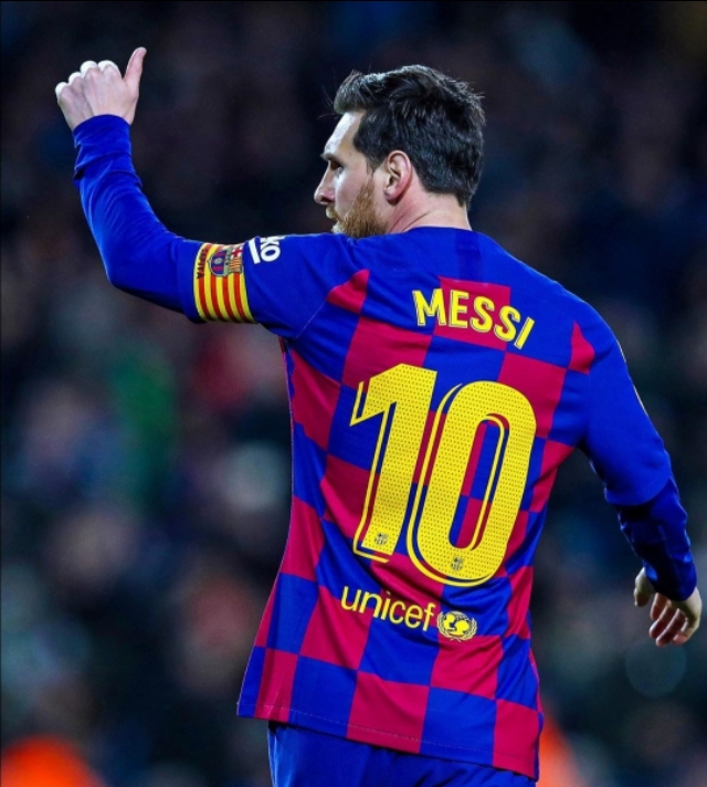 2009-2017年梅西和c罗的数据对比,20-21年梅西c罗数据对比