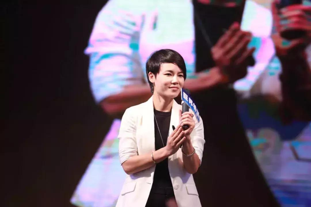 巨邦内训丨与大舅哥共饮度中秋，在美业能量聚集地，为梦想而战