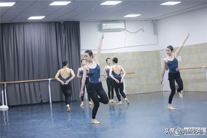 只有内心强大了才能冲破一切阻碍,只有自己内心强大才能不被伤害