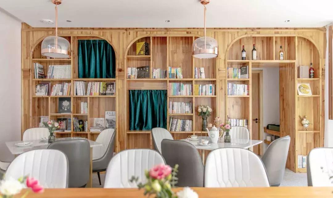 源和1916里的这家网红店，是花店也是甜点店还是图书馆