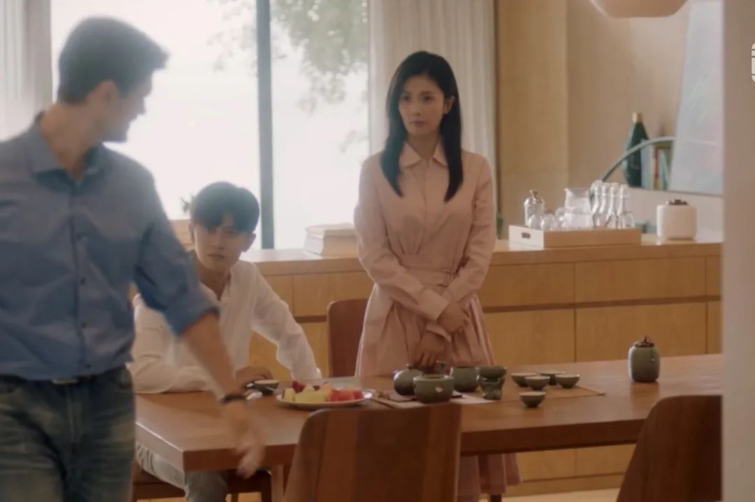 白鹿热剧《一生一世》：时宜的穿戴暗含哪些隐藏线索？