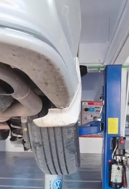 奥德赛后杠凹陷修复,奥德赛踩刹车后轮咯吱响怎么回事