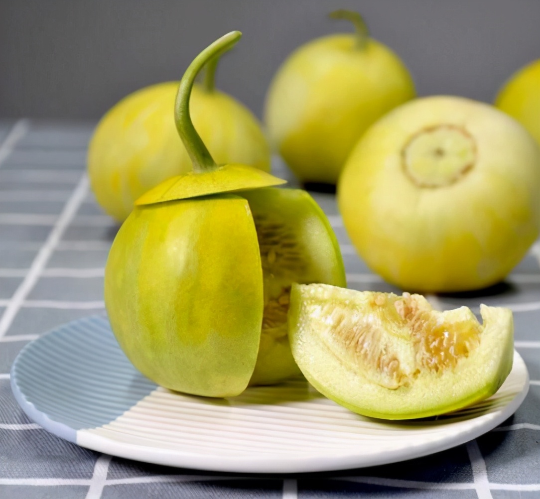 如何挑甜瓜与脆瓜,甜瓜地里怎样挑选熟瓜