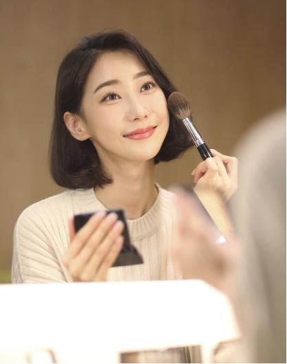 用了散粉怎么用气垫,用了散粉之后怎么补妆