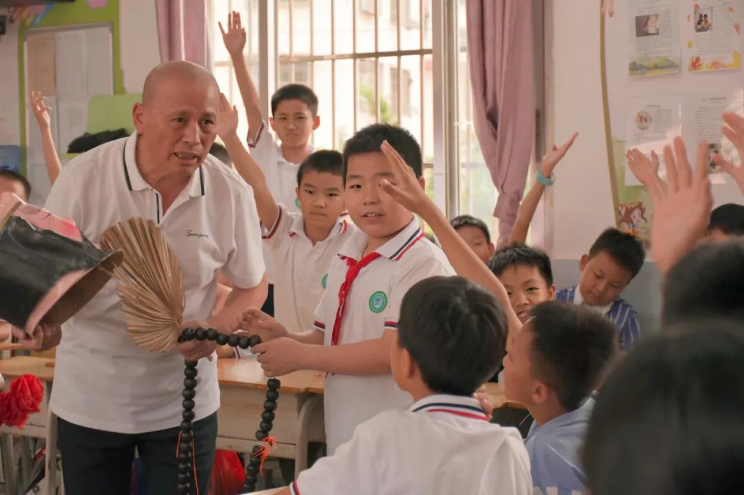 儿童庆祝建党100周年文艺汇演,庆祝建党百年文艺演出儿童合唱