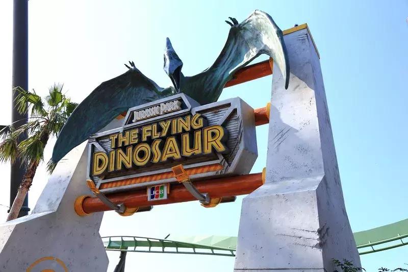 寻找侏罗纪世界中的火山岛,和“驯龙高手”一起拯救史前小短手!