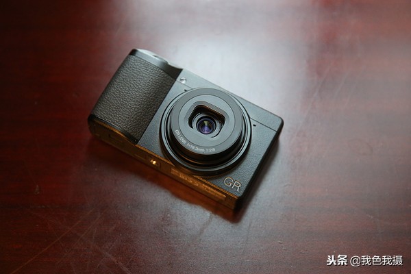 转发骚机社一篇关于理光GRIII上手实测以及以GRII比较