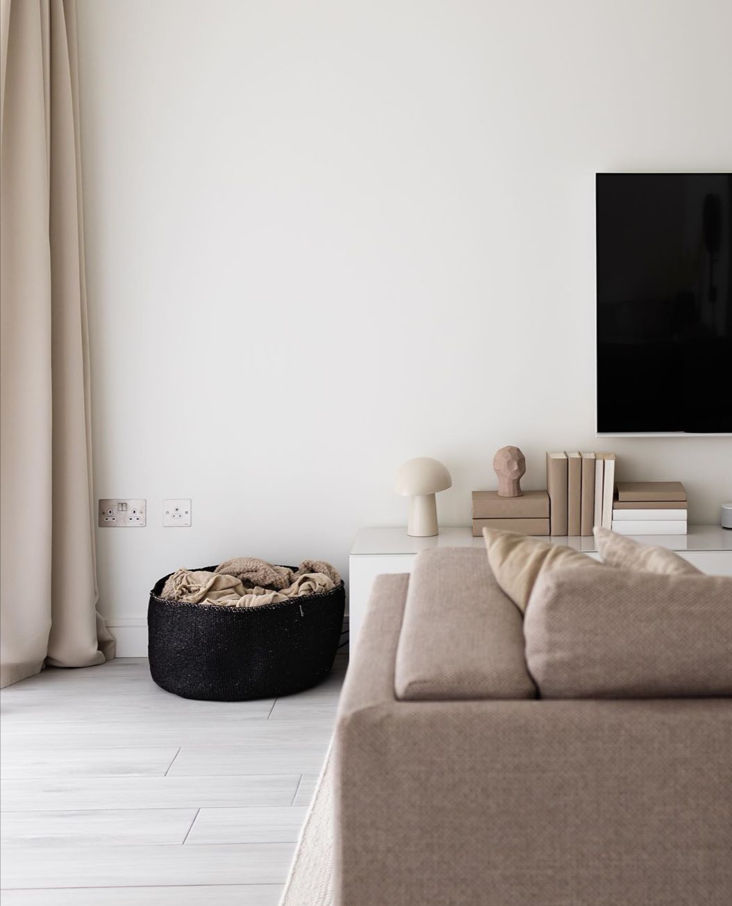 大地色系穿搭冬天,温暖大地是什么歌曲里面的