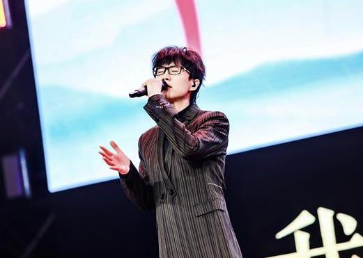 高考满分作文这世界需要你许嵩,高考满分作文情有独钟许嵩