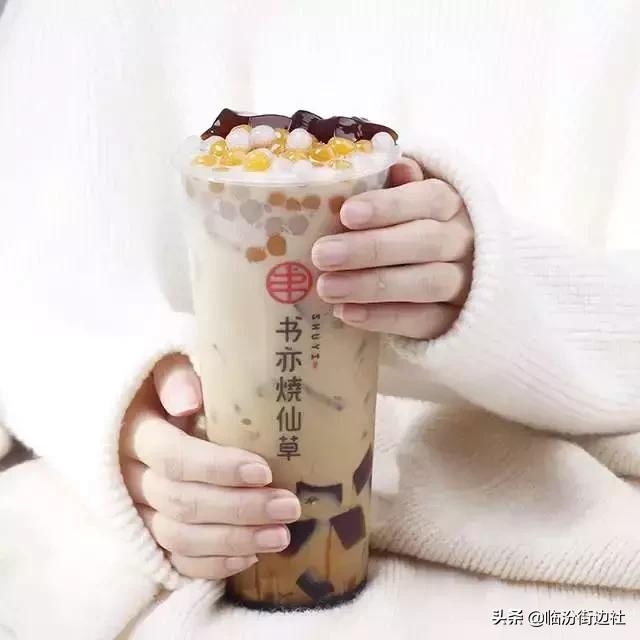 烧仙草桶装超大杯奶茶,超级有料烧仙草奶茶