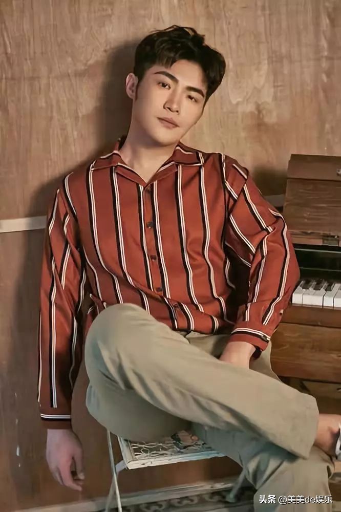 又一对剧组情侣，否认三连，男友被谢娜带进圈