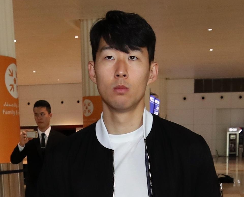 国足踢韩国孙兴慜,孙兴慜踢亚洲杯