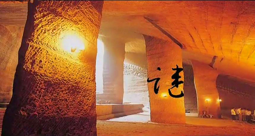 小水塘下藏着巨大山洞,水塘抽干水后专家竟然发现宫殿