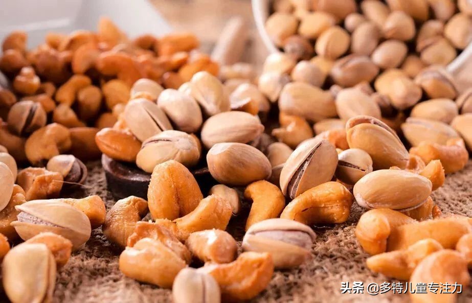 熊孩子吐口水怎么回事,小朋友吐口水的行为对不对