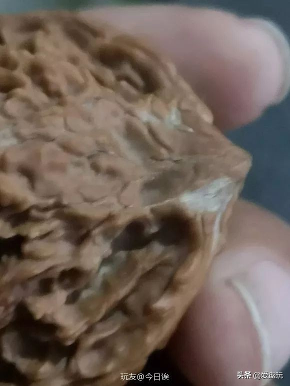 84消毒液洗核桃方法,被84泡过的核桃还能盘红吗